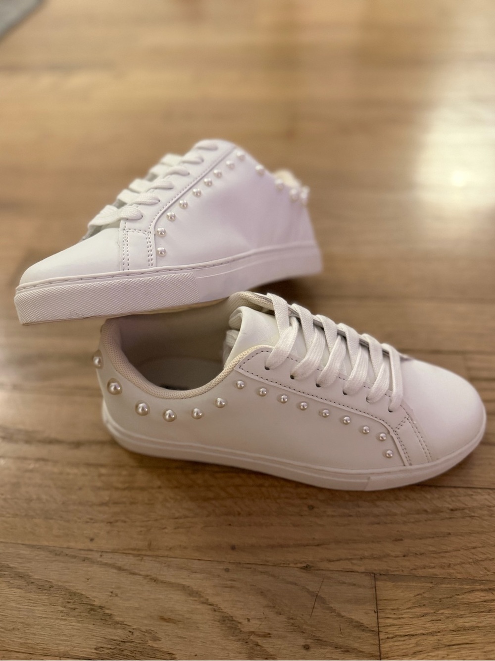 ASOS DESIGN Dollar Faux Pearl Sneakers in white Women’s Size 6 (Never Worn)